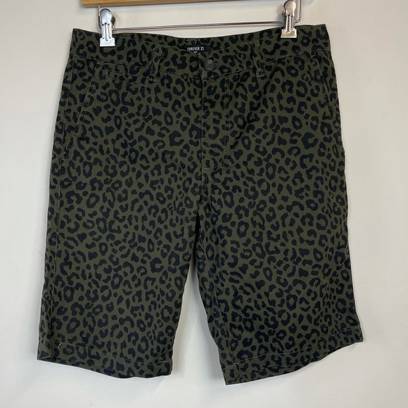 ❗️Cheetah Green Men’s Shorts - Picture 2 of 8